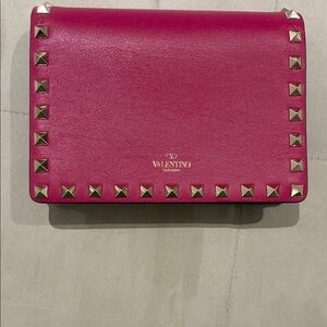 Valentino Garavani Fuchsia Leather Rockstud Clutch